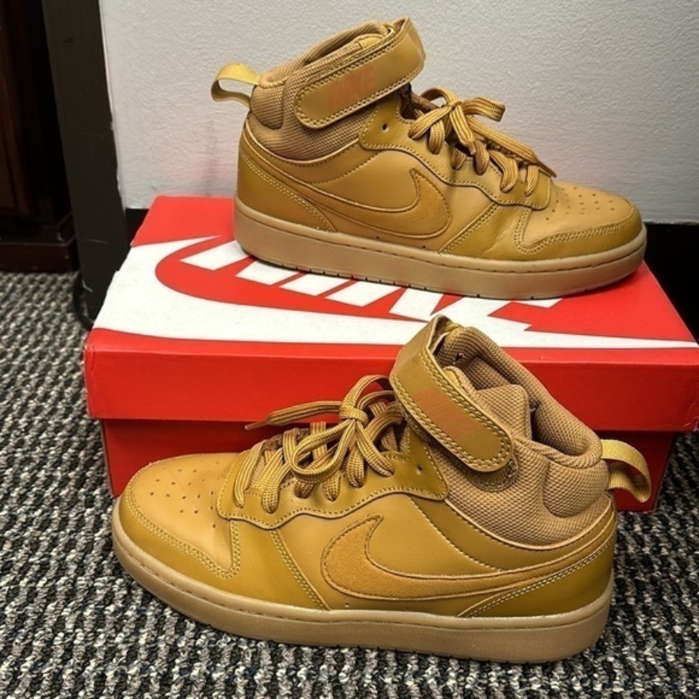Kids Size 6 Nike Mid Court Burroughs Like New Worn Once!